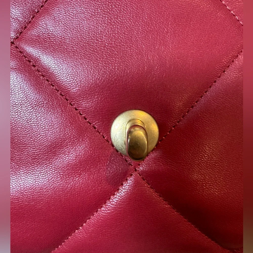 CHANEL 19 Large Quilted handbag